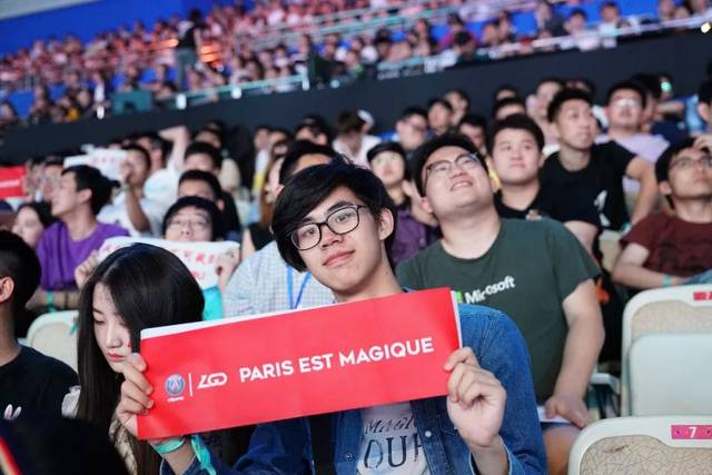 TheShy 和 369 的德莱文在1级交战！他们都死了，但最终 369 获胜了！